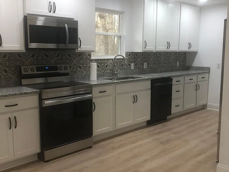 1225 York Rd NE — Photo 6
