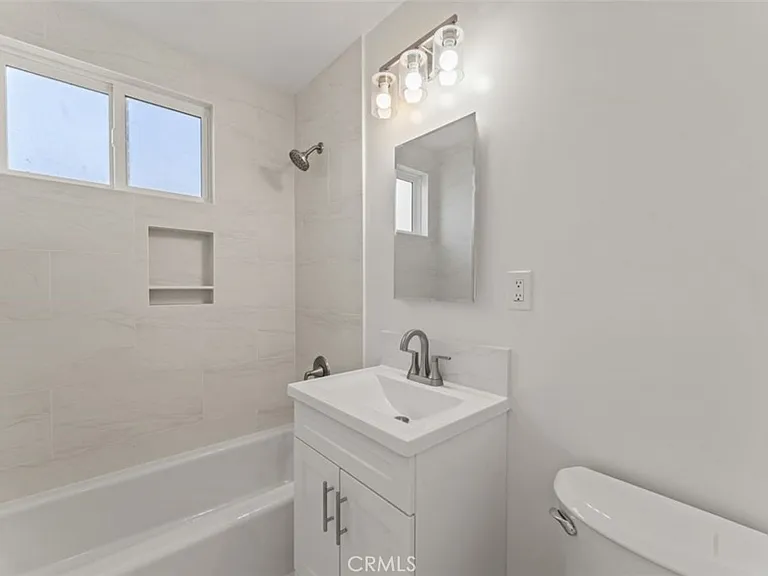 14722 Strathern St — Photo 24