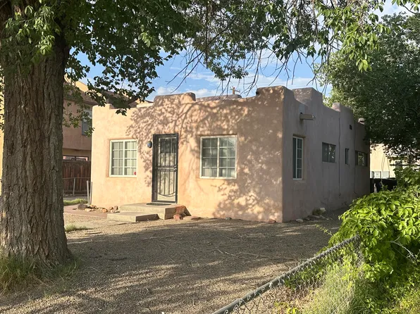 208 Stanford Dr SE, Albuquerque, NM 87106