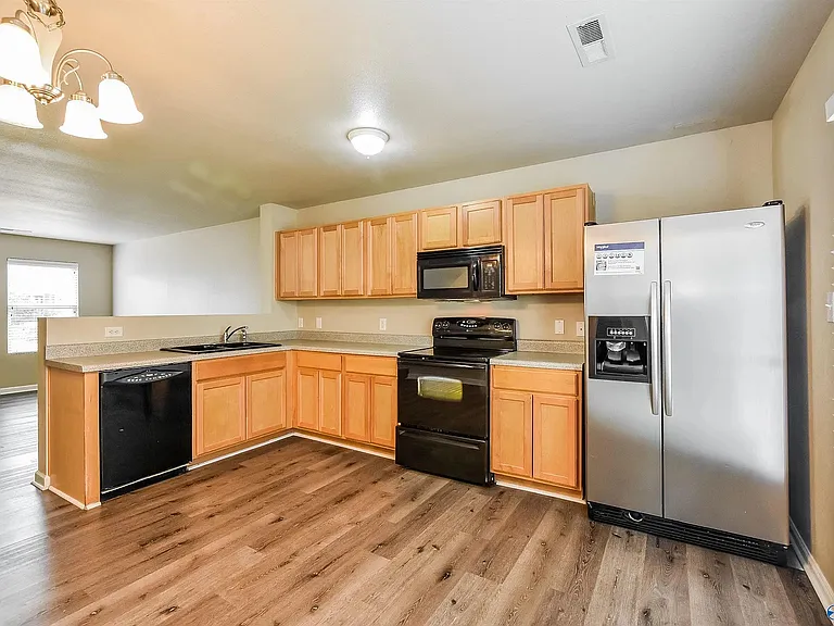 129 Farmington Dr — Photo 5