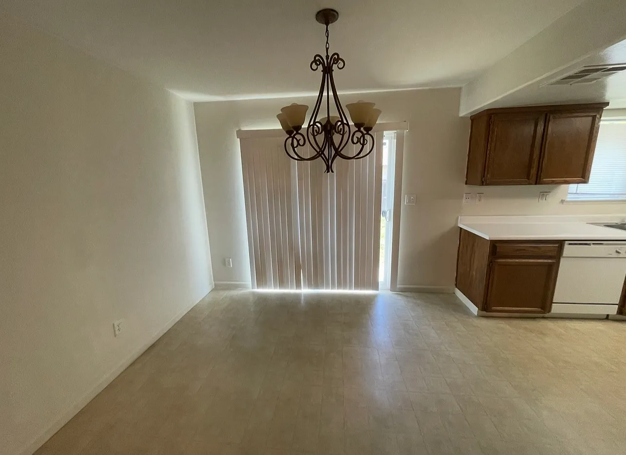 3 bed, 1310 sqft, $2,350 — Photo 4