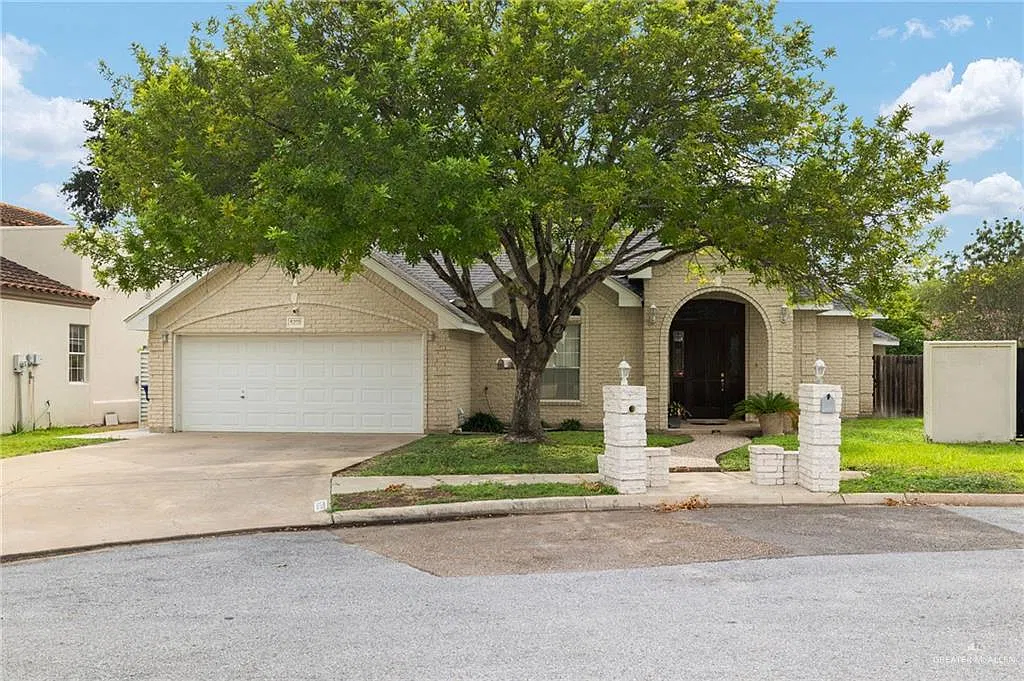 4 bed, 3.0 bath, 2412 sqft, $2,300 — Photo 1