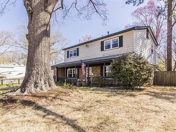 2nd image of 804R Roberto Dr