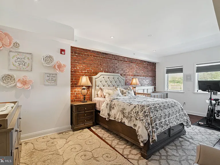 501 Vine St #2 — Photo 22