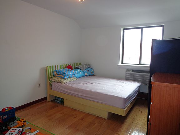 4th image of 132-18 Avery Ave #4D