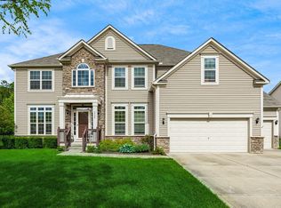 5560 Blue Star Dr, Grove City, OH 43123