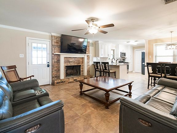 4th image of 207 Aspen Dr