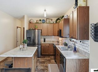 941 Scotts Creek Ct, Hickman, NE 68372
