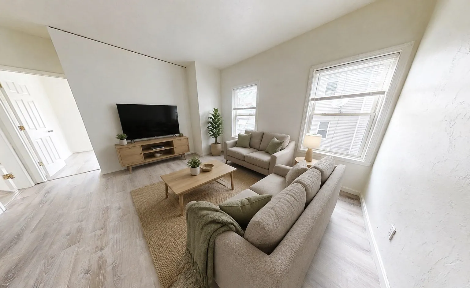 3 bed, 1.0 bath, 860 sqft, $1,850 — Photo 2