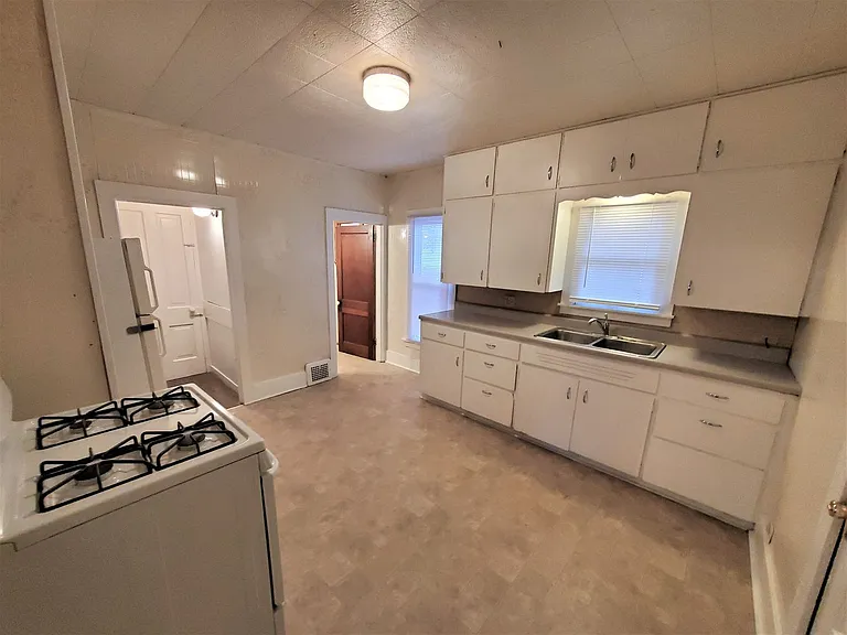 728 Lincoln Ave — Photo 5