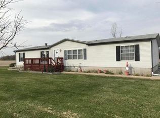 7552 Almany Rd, Kinmundy, IL 62854