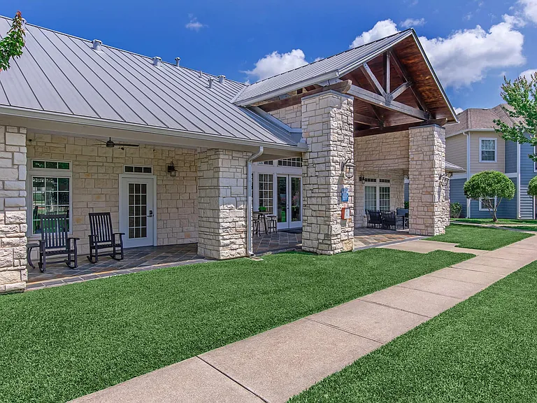 Residence at Lake Jackson — Photo 33