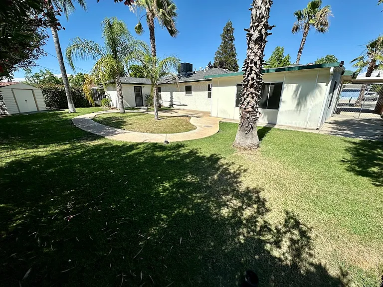 4063 N Sunnyside Ave — Photo 5