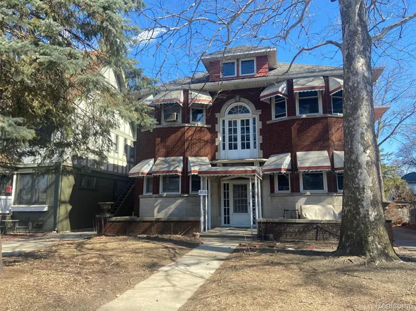 2715 Biddle Ave, Wyandotte, MI 48192
