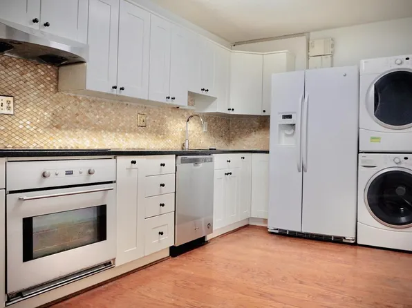 8340 Greensboro Dr APT 906, Mc Lean, VA 22102