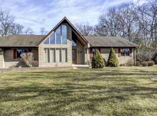 4476 N Prairie View Rd, Argenta, IL 62501