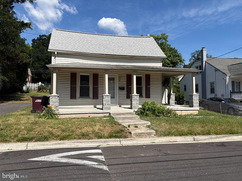 1st image of 725 Mentor Ave