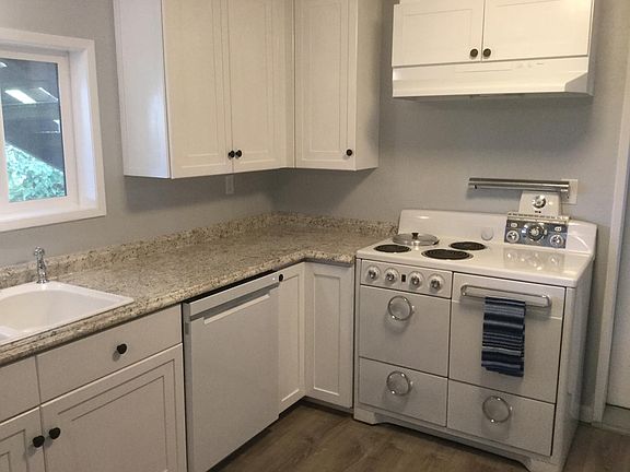 Cute as a button 1940's stove with storage drawers. Lazy Susan in corner maximizes storage. Dishwasher makes clean up faster.
