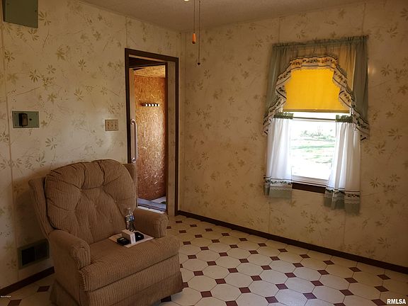 4th image of 13037 Walnut St