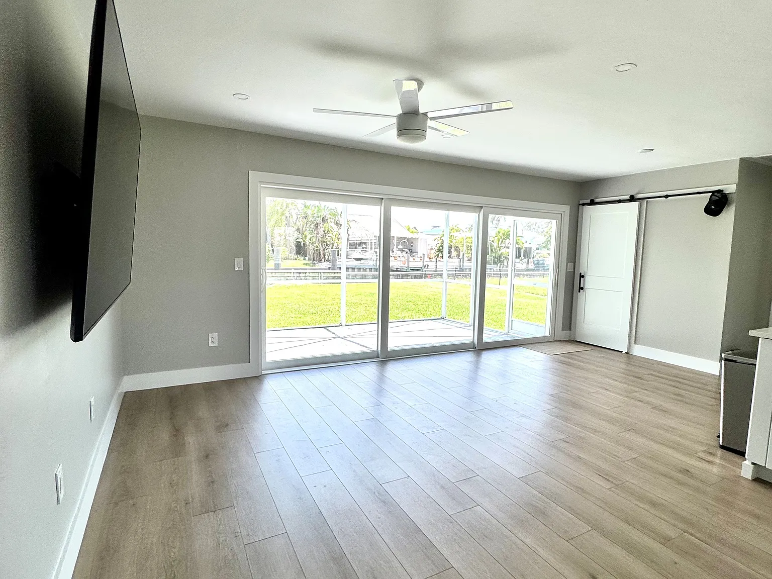 2 bed, 1207 sqft, $3,500 — Photo 2
