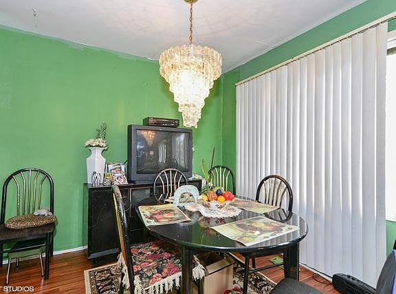 3rd image of 2236 Windsor Ln