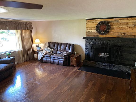 3rd image of 1626 W Christine Ave