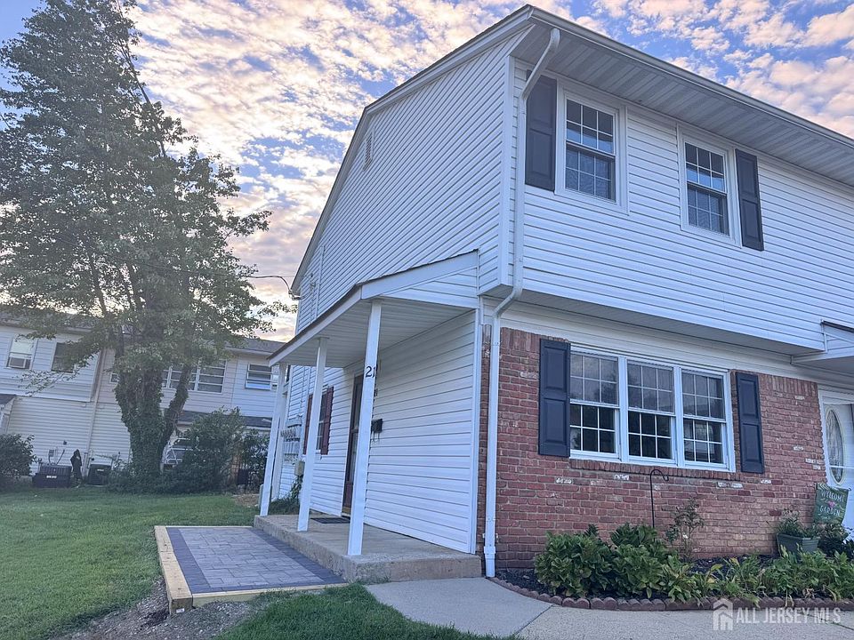 1st image of 21 Iowa Ct