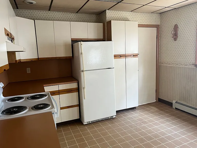 940 Woodlawn St — Photo 9