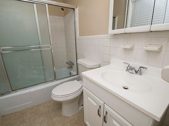 3rd image of 322 Whiteville Ave