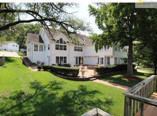 53 Anchor Dr, Lake Tapawingo, MO 64015