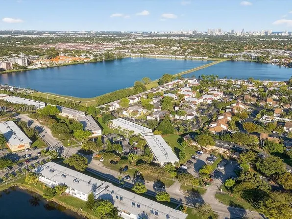 20311 NE 2nd Ave APT 15, Miami, FL 33179