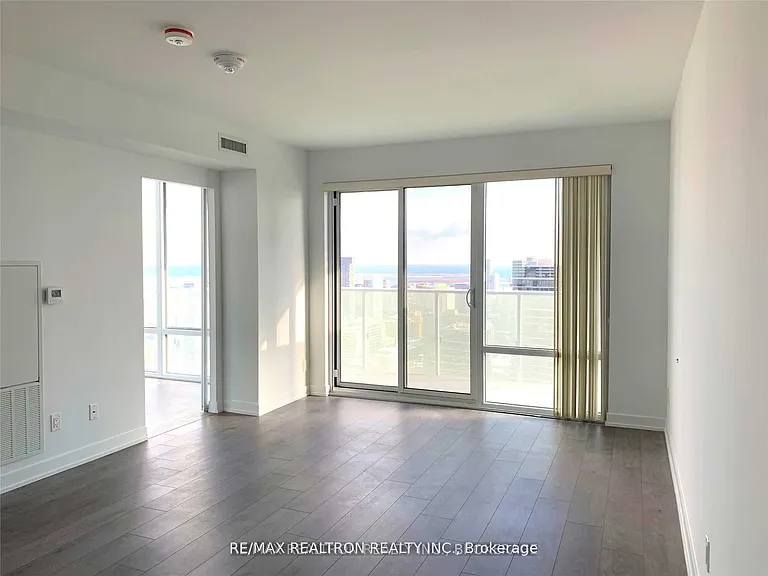 501 Yonge St #4009 — Photo 7