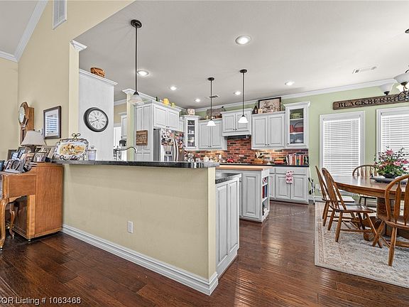 3rd image of 21501 Blackberry Ln