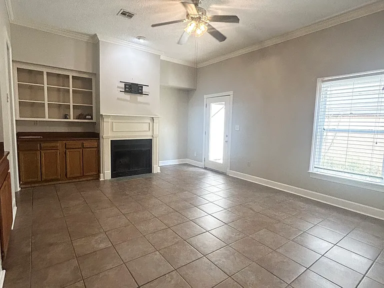 300 General Mouton Ave #8 — Photo 3