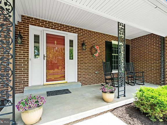 4th image of 213 Sorrel Dr