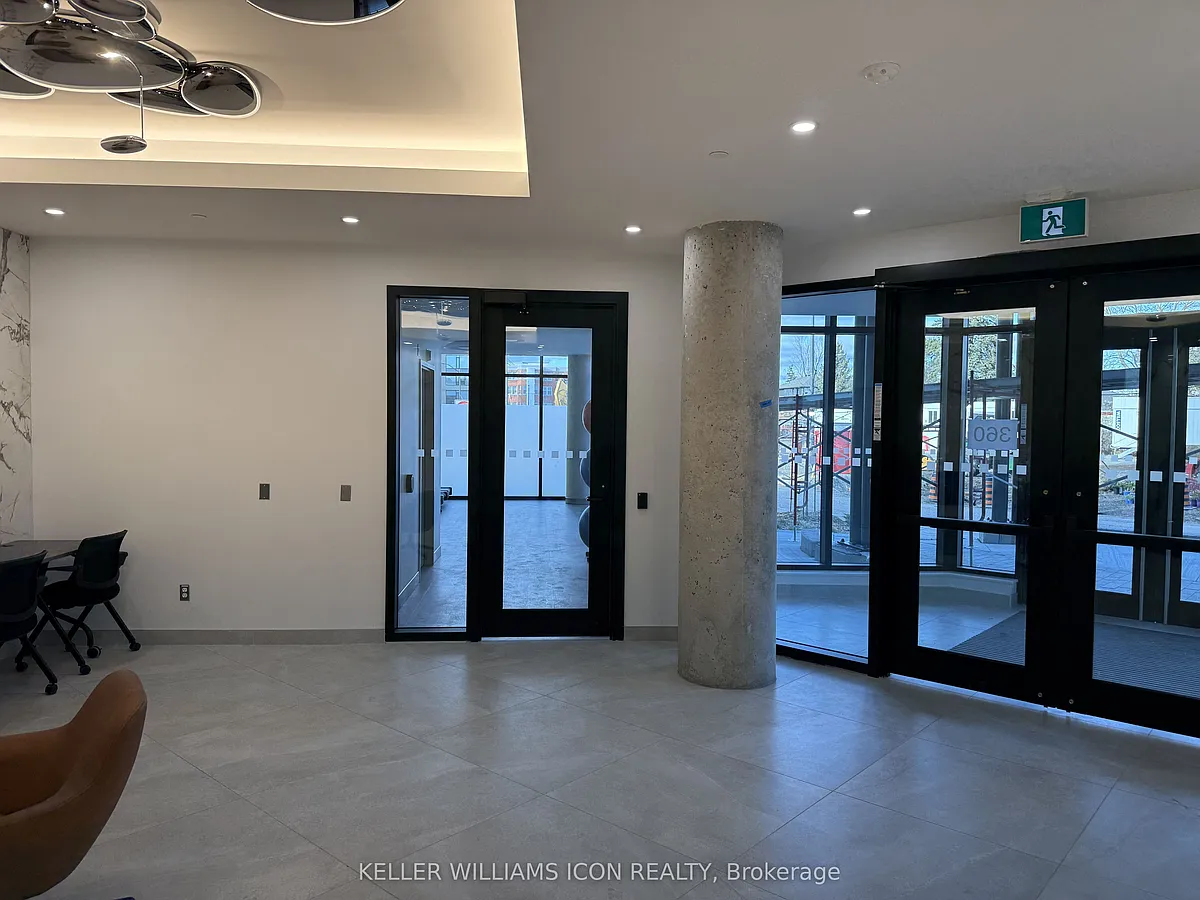 Building Photo - 360 Deschatelets Ave #203