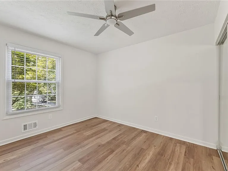472 Barnesdale Dr — Photo 33