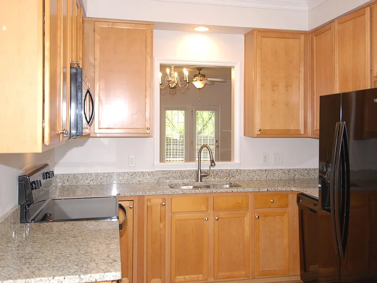 133 Old Grove Ln — Photo 2