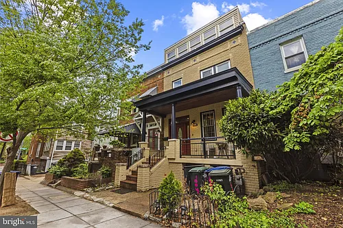 1004 Irving St NW Photo 1