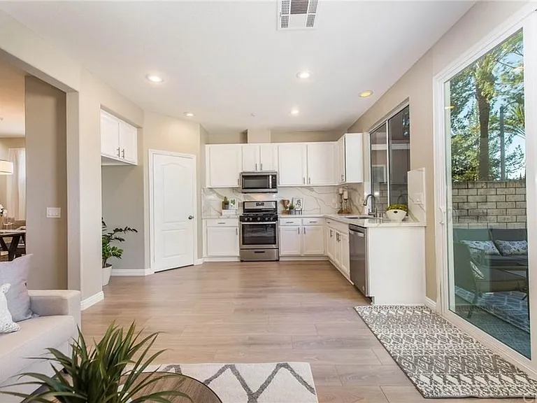 335 Cron Way — Photo 8