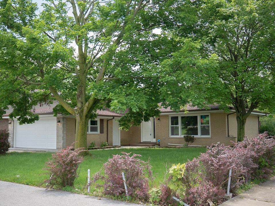 1st image of 721 E 170th St