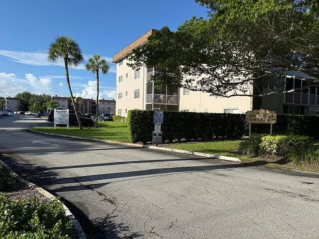 2 bed, 2.0 bath, 1021 sqft, $2,300 — Photo 4