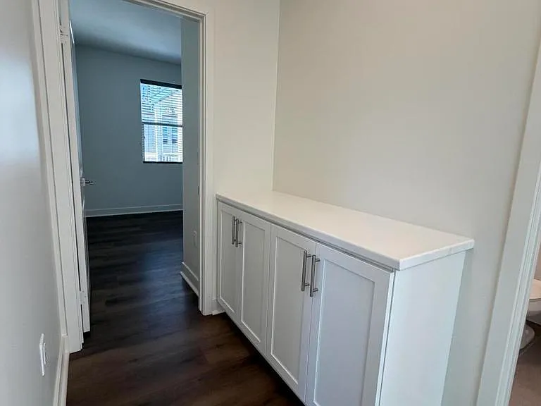 1260 E Thompson Blvd #106 — Photo 16