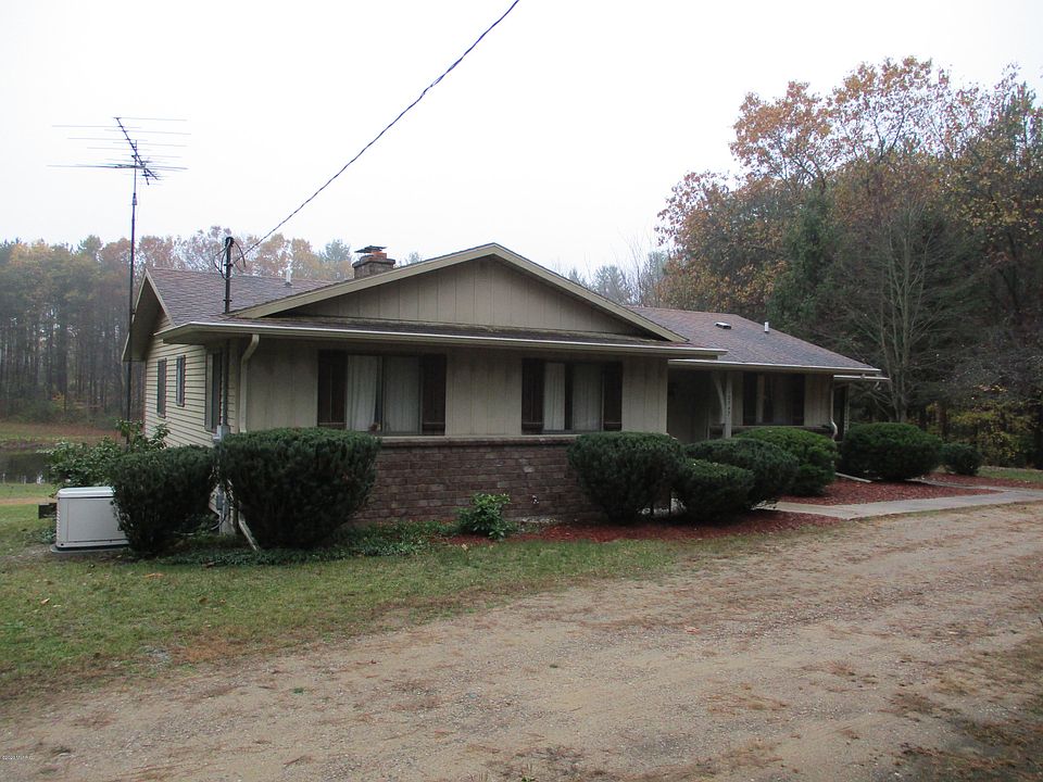 2nd image of 10747 W Colby Rd