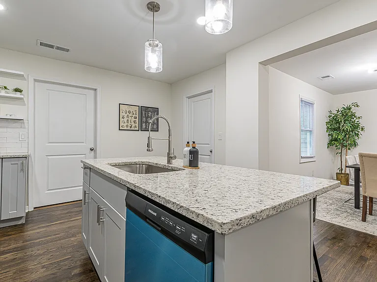 1215 Anchor Ter SW — Photo 29
