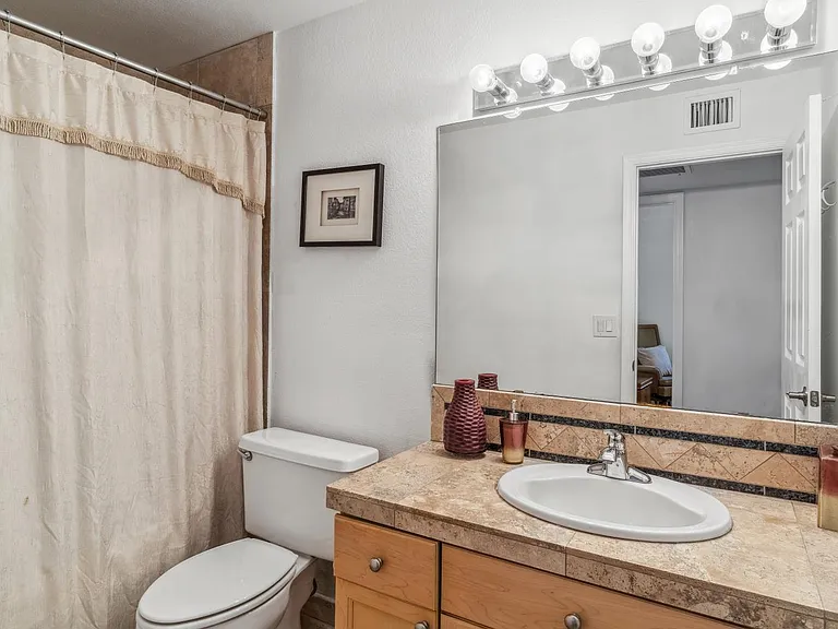 1739 N Palm Dr — Photo 25