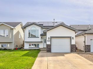 571 SW Blackfoot Mnr W, Lethbridge, AB T1K 7W4