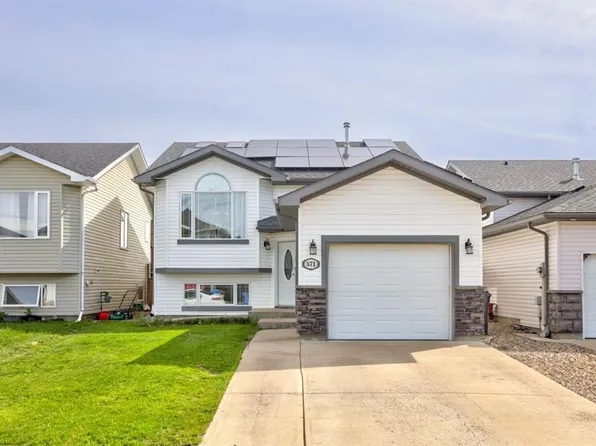 571 SW Blackfoot Mnr W, Lethbridge, AB T1K 7W4