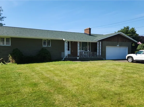 8401 Effie Dr, Niagara Falls, NY 14304
