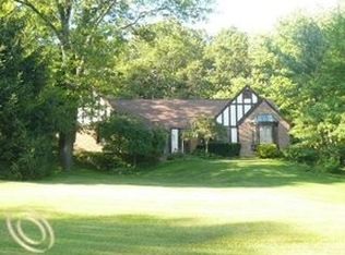 5323 Arapaho Pass, Pinckney, MI